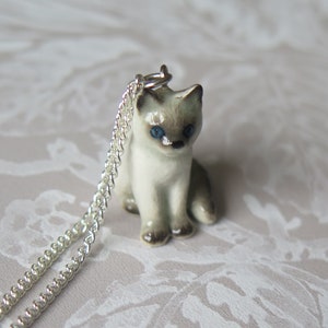 Collana con ciondolo in porcellana a forma di gattino siamese ragdoll: ciondolo a forma di gatto dipinto a mano