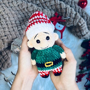 Gehäkelter Weihnachtswichtel: Plüsch Elfe