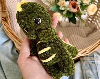 Little green crochet dinosaur. Gift for baby. Knitted lizard. Sort toy for sleep. Dino amigurumi. Baby room decor. Green animal. Safe toy.
