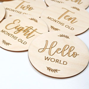 Discos de madera con los hitos del bebé, accesorios para fotos de recién nacidos, juego de hitos de edad mensual de 12 meses + Hola mundo, ideas de regalos para nuevos padres