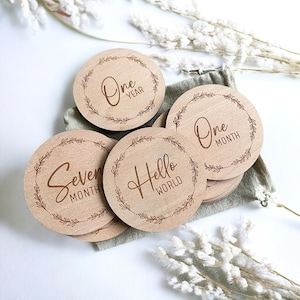 Discos de madera con los hitos del bebé, accesorios para fotos de recién nacidos, juego de hitos de edad mensual de 12 meses + Hola mundo, ideas de regalos para nuevos padres