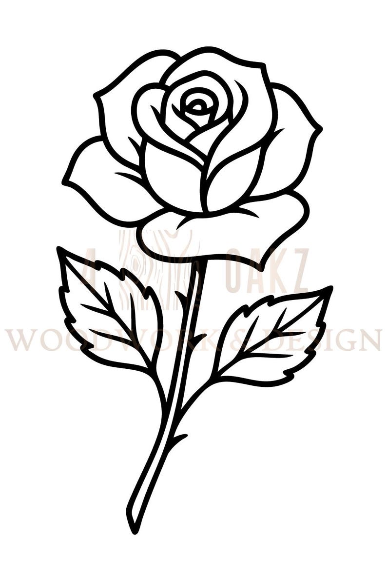 Pu&ograve; includere: Un disegno a tratto nero e bianco di una rosa. La rosa &egrave; in piena fioritura, con petali e foglie dettagliati. Lo stelo ha spine e due foglie. Il design &egrave; semplice ed elegante.