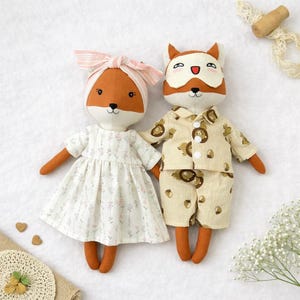 Handgjord linnedocka med räv – Skogsmarksdekoration för barn – Gosedjur för pojke och flicka – Babyshowerpresent