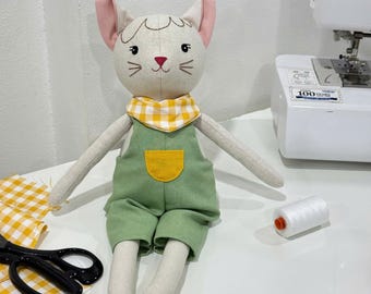 Handgemachte Leinen Katzenpuppe, Gefülltes Plüschtier mit Overall, Handgemachte Puppe, Katzenpuppe