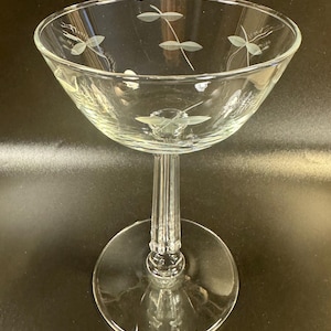Libbey Rock Sharpe Champagne Tall Sherbet Glasses Set of Three. Vintage. In Excellent Condition.