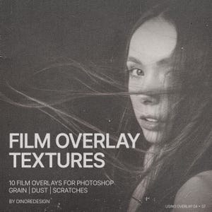 Puede incluir: Una fotografía en blanco y negro de una mujer con el pelo largo que se mueve con el viento. La imagen tiene un efecto de superposición de película vintage granulada. El texto "FILM OVERLAY TEXTURES" está en la parte superior de la imagen. El texto "10 FILM OVERLAYS FOR PHOTOSHOP GRAIN | DUST | SCRATCHES" está debajo de la imagen. El texto "BY DINOREDESIGN" está en la parte inferior izquierda de la imagen. El texto "USING OVERLAY 04 + 07" está en la parte inferior derecha de la imagen.