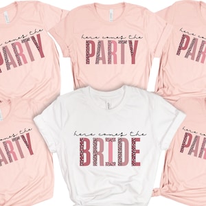 花嫁がやってくる、パーティーがやってくるシャツ、独身パーティー、結婚パーティーTシャツ、婚約ギフト、ブライダルシャワーギフト、ブライダルパーティー