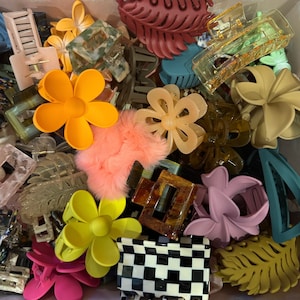 Mystery Surprise Random Variety Hair Accessories & Styling Assortment Package Hair Clips Mystery Box Set, 6 Pieces, Large Size, Assorted  main image 2