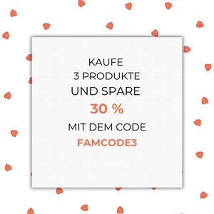 K&ouml;nnte beinhalten: Ein wei&szlig;es Quadrat mit dem Text "KAUFE 3 PRODUKTE UND SPARE 30% MIT DEM CODE FAMCODE3" in Schwarz und Orange. Der Hintergrund ist wei&szlig; mit verstreuten orangefarbenen Herzformen.