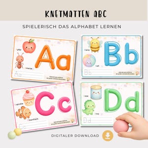 Könnte beinhalten: Vier Lernkarten mit der Aufschrift KNETMATTEN ABC und SPIELERISCH DAS ALPHABET LERNEN. Jede Karte zeigt die Buchstaben A bis D, illustriert mit bunten Motiven wie Apfel, Ameise, Biene, Ball, Cupcake, Clownfisch, Dose und Dino.