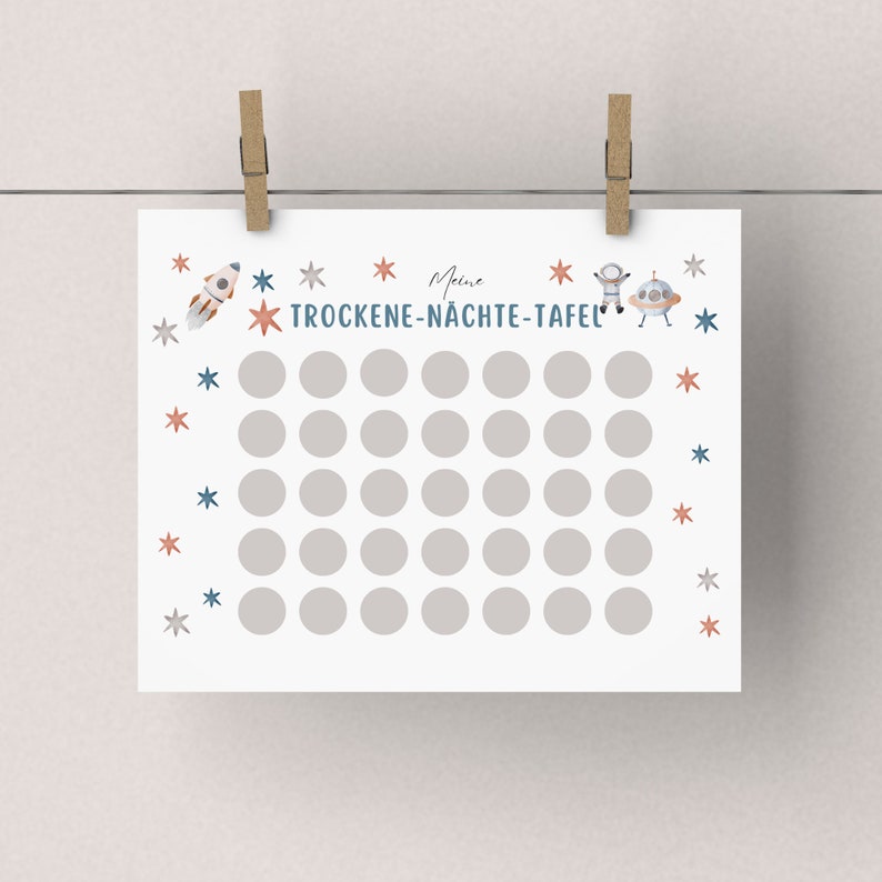 K&ouml;nnte beinhalten: Ein wei&szlig;er, druckbarer Chart mit Weltraum-Motiv. Der Chart hat den Text "Meine Trocken-N&auml;chte-Tafel" und eine Illustration von einer Rakete, einem Astronauten und einem UFO. Der Chart hat 42 Kreise, um trockene N&auml;chte abzuhaken.
