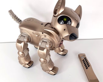 Wow-wee Mega-byte: the Hound Droid 1999 Futuristic Remote Pet Dog
