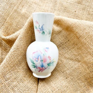 Aynsley fine bone china ‘Little Sweetheart’ vase - Vintage floral bud vase - Gift for her - Vintage home decor