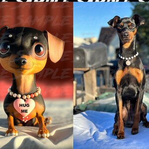 Puede incluir: Un pinscher miniatura negro y marrón con ojos grandes que lleva un collar de perlas y un dije de corazón rosa que dice "Hug Me".