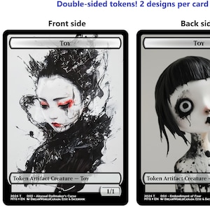 Op de afbeelding: Dubbelzijdige token-kaarten voor een bordspel. De voorkant toont een zwart-witte illustratie van een vrouwen gezicht met rode accenten. De achterkant toont een zwart-witte illustratie van een poppen gezicht met grote ogen. Beide kaarten hebben de tekst "Toy" en "Token Artifact Creature - Toy" erop gedrukt.