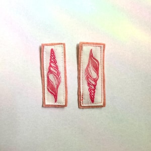 Seashell printed patch // handmade linocut block print sew on boho/ocean/nature design pastel pink felt patch appliqué for spring