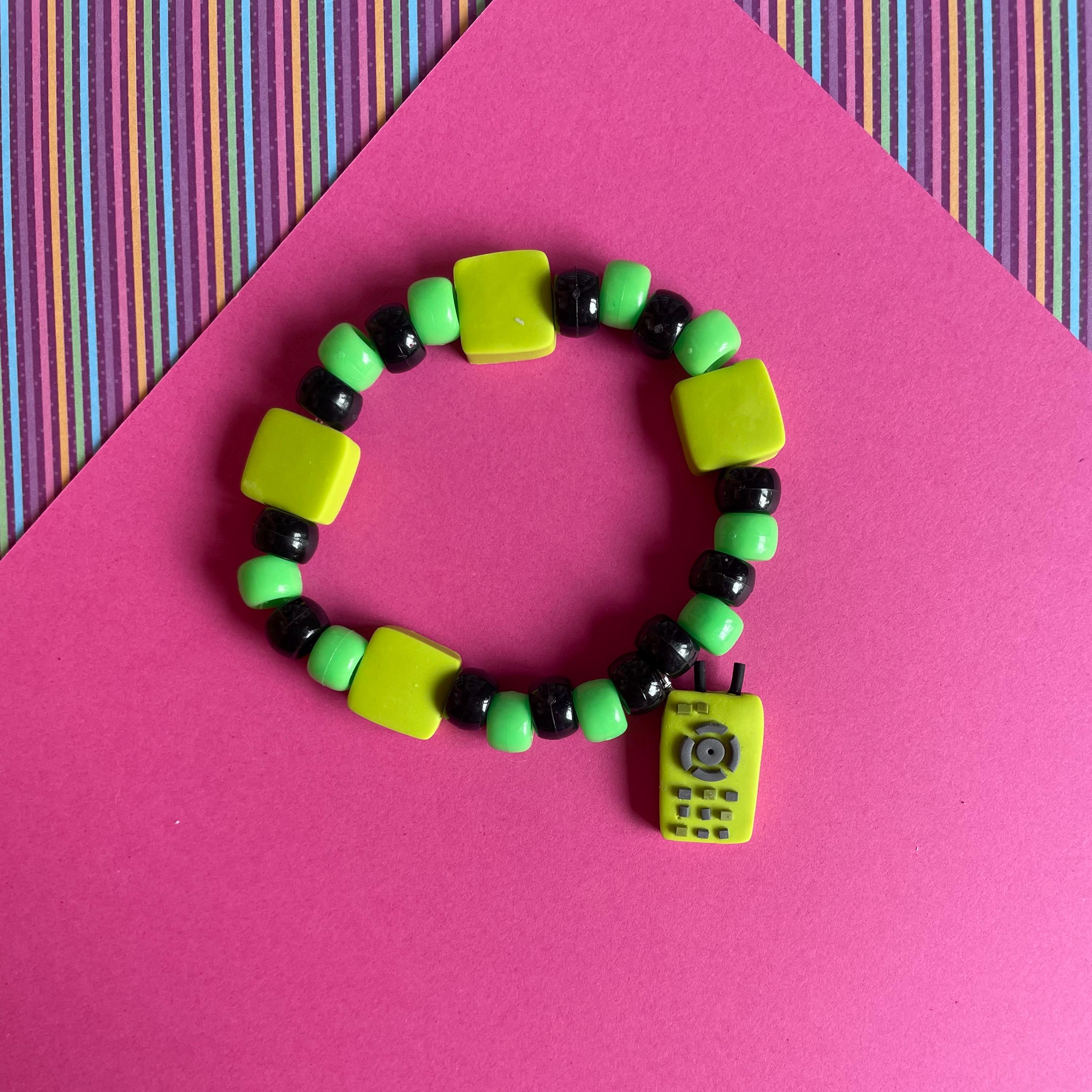 VALLAD WORLD ROMANCE SERIES CA io着用 Dandy World Vee Beaded Bracelet: Polymer Clay Charm, Roblox Kandi