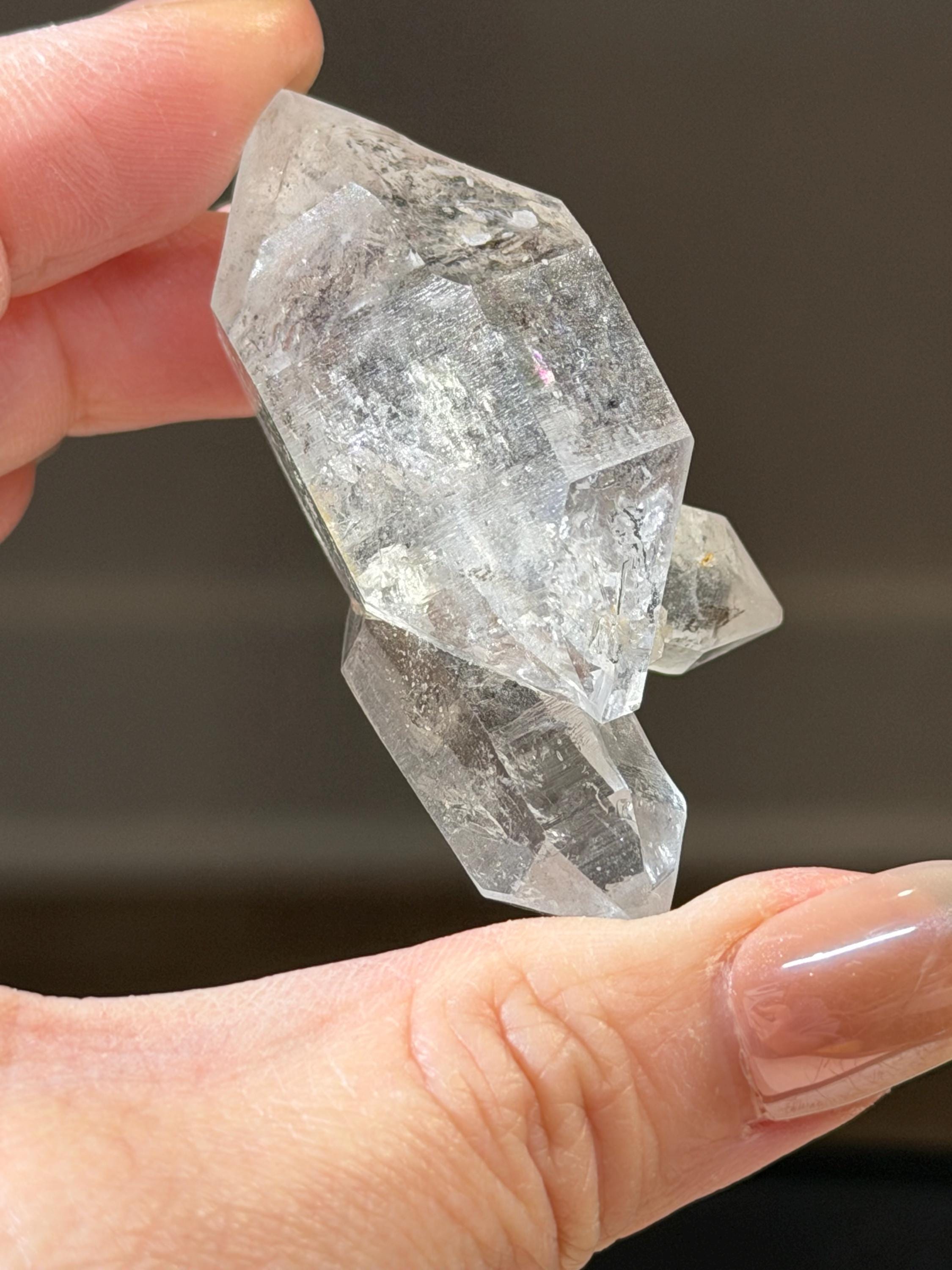 Quartz Falling Raw Enhydro Quartz Caslte Shaped With Multiple Black Moving Bubbles ...