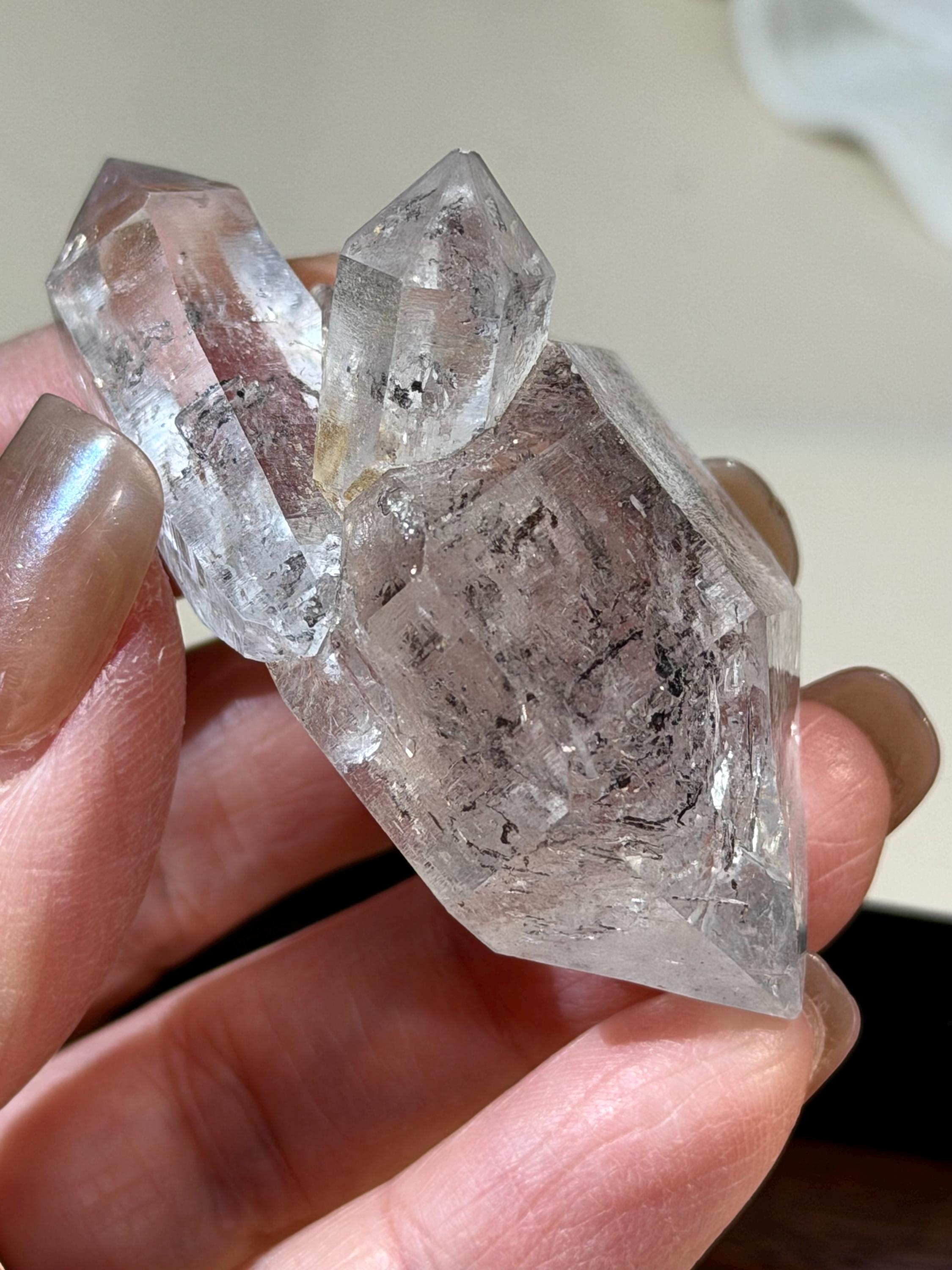 Quartz Falling Raw Enhydro Quartz Caslte Shaped With Multiple Black Moving Bubbles ...