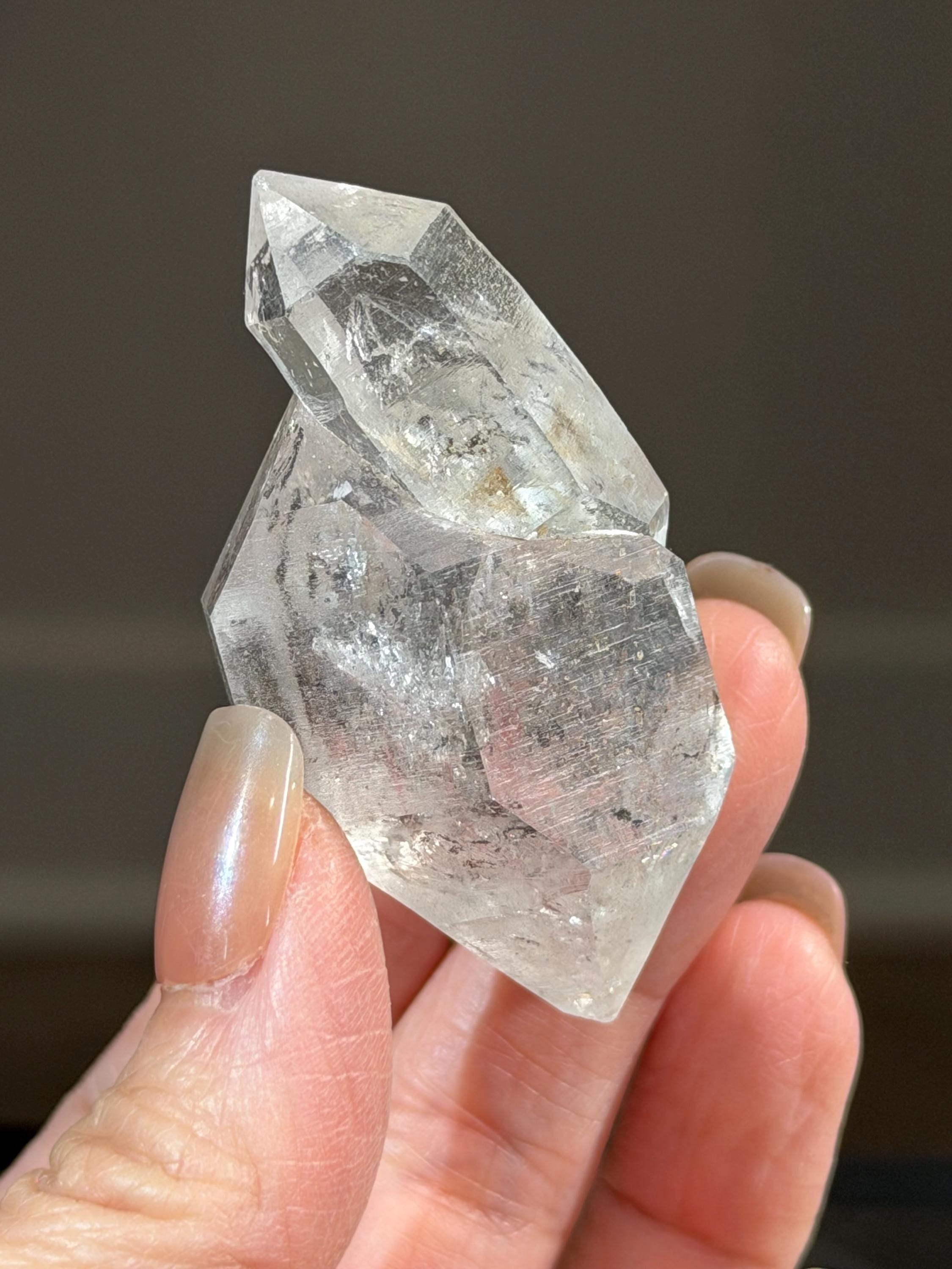 Quartz Falling Raw Enhydro Quartz Caslte Shaped With Multiple Black Moving Bubbles ...