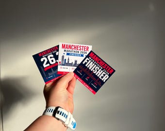 Imán del Maratón de Manchester 2026 / Regalo personalizado para corredores / Recuerdo para quienes terminen el maratón / Nombre, tiempo y ritmo personalizados / Regalo para corredores (Reino Unido)