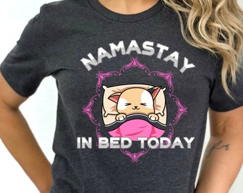 Süßes Yoga Shirt, Namaste Shirt, Yoga Shirt lustig, Namastay im Bett, Yoga Leben Shirt, Meditation Shirt, lustiges Yoga Geschenk Shirt