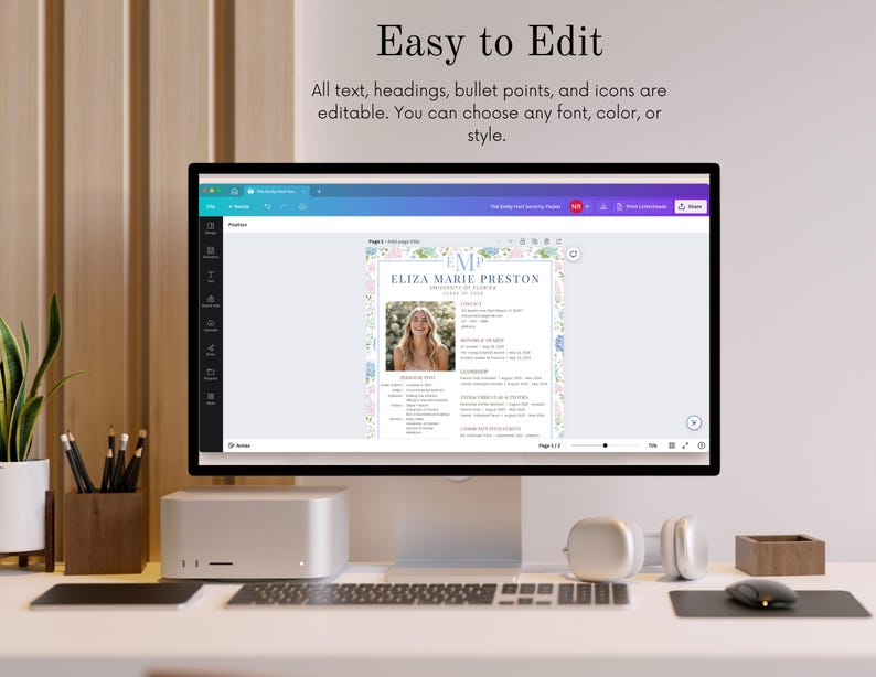 Puede incluir: Un monitor de computadora muestra una plantilla de curr&iacute;culum vitae con el texto "Easy to Edit" y el nombre "ELIZA MARIE PRESTON". El curr&iacute;culum tiene un borde floral y una foto. El monitor est&aacute; sobre un escritorio con teclado, rat&oacute;n, auriculares y una peque&ntilde;a caja de madera.