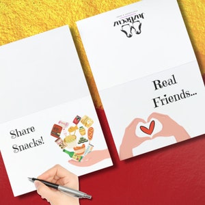 Tarjeta de amistad con bocadillos coreanos divertidos, tarjeta de felicitación de comida asiática para adictos a los K-dramas, tarjeta de nota de mejor amigo con forma de corazón y mano coreana, tarjeta para fanáticos del K-pop