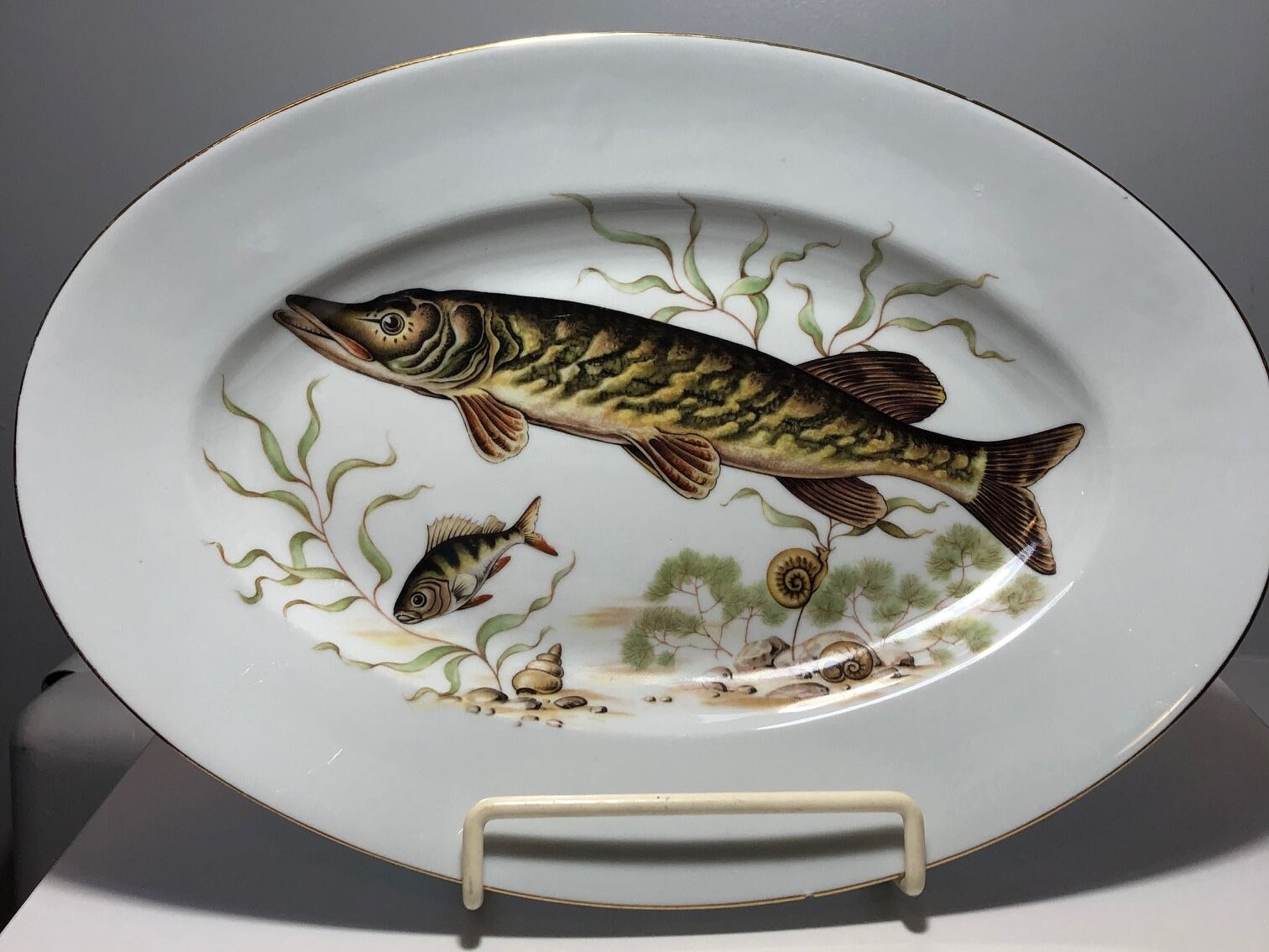 huge fish platter wood carving board w/ metal head & tail, vintage Arthur  Court tray