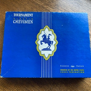 Vintage Tournament plastic chessmen set complete