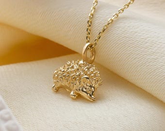 Collana Con Ciondolo A Forma Di Riccio – In Acciaio Inossidabile Ipoallergenico – Catena 45 Cm, Ciondolo 1,7 Cm – Regalo Originale Per Amanti Dei Ricci E Animali – Con Sacchetto Velluto