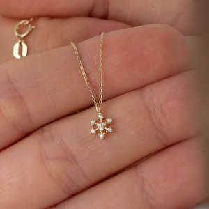 Diamant Schneeflocke Weihnachtshalskette • 14K Solid Gold Schneeflocke Halskette • Sparkle CZ Schneeflocke Charm Halskette • Weihnachtsschmuck für Geschenk