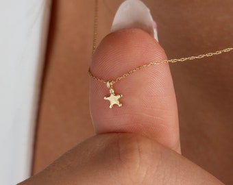 Minimalist Gold Star Necklace • 14K Solid Gold Star Pendant• Tiny Star Charm Necklace • Christmas Jewelry Gift • Simple Necklace for Wimen