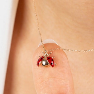 Collar de mariquita de oro de 14k • Colgante de mariquita de oro macizo • Collar de amuleto de buena suerte, joyería de la suerte para ella, collar de mariquita, regalo de Navidad