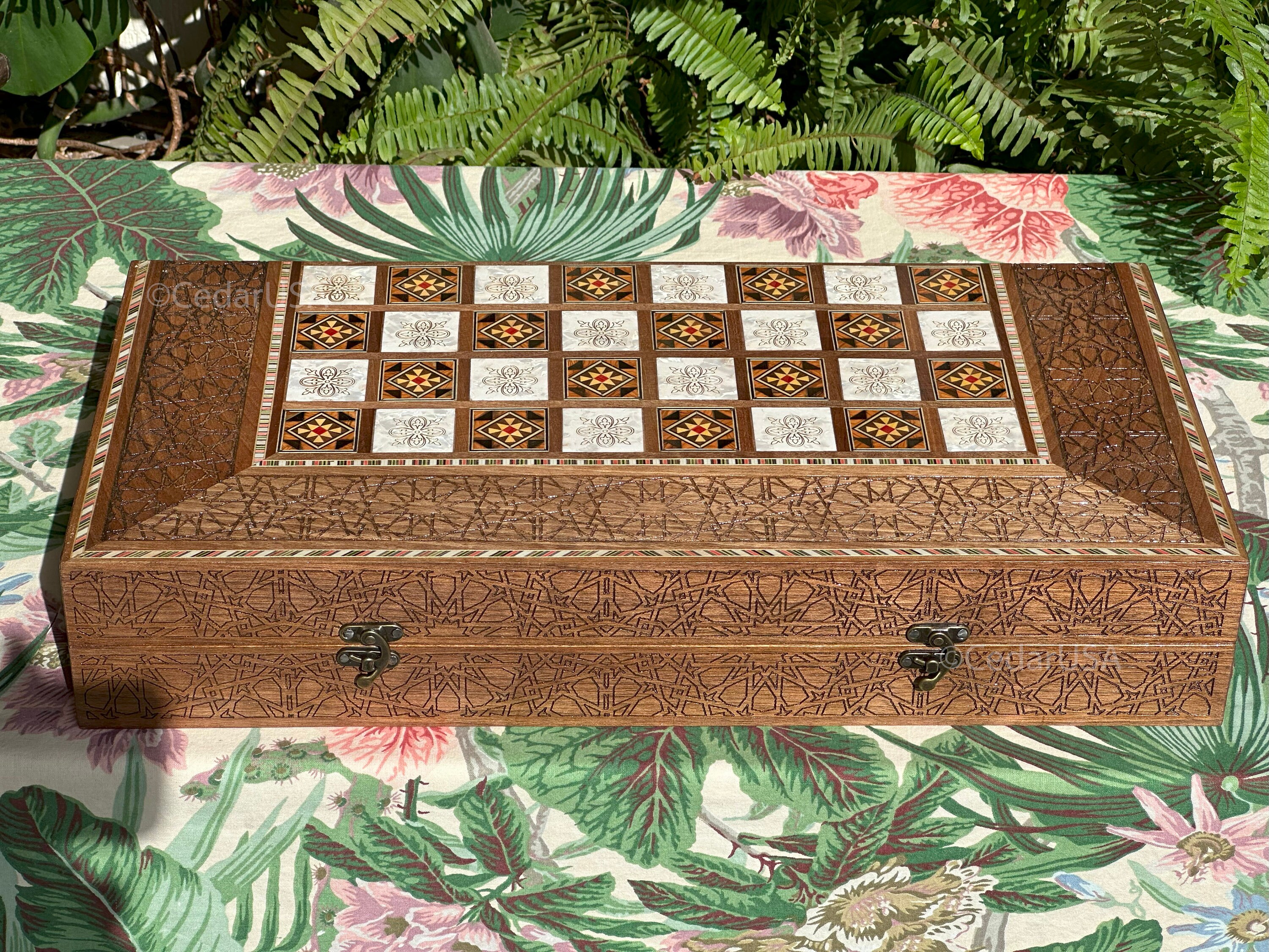 Manopoulos Walnut Backgammon and Chess Set in Wood Case - Medium