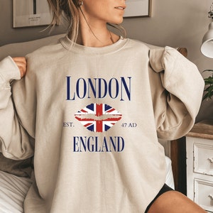 London England Sweatshirt, Kiss Graphic, Unisex Heavy Blend™ Crewneck Sweatshirt