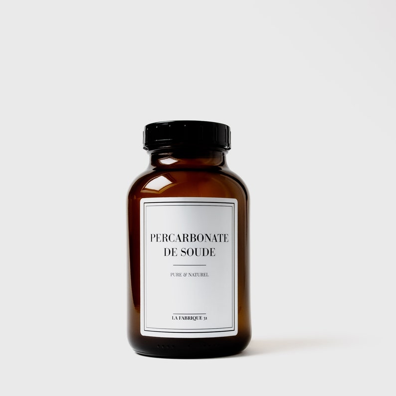 bocal d'apothicaire de percarbonate de soude en verre ambré marron avec une étiquette minimaliste blanche personnalisé