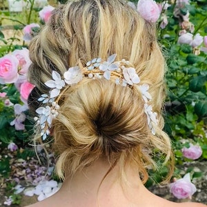 Vite per capelli per la sposa / acconciatura da sposa per il giorno del matrimonio immagine 2