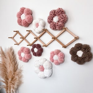 Pom Pom flower | Boho nursery decor | Daisy wall hanging | Cozy decor | Girls room decor,Playroom decor| Groovy birthday | Baby shower decor