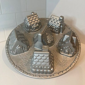 Cozy Village Pan - Nordic Ware