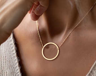 Kreis-Kette aus 925er Silber: Minimalistischer Karma-Anhänger