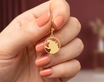 Pendientes colgantes de Godzilla, joyería minimalista de Kaiju, pendientes colgantes de monstruo, regalo para geeks amantes del cine, pendientes colgantes de dinosaurio, regalo de ciencia ficción para ella.