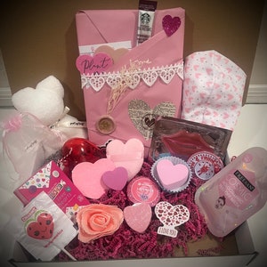 Valentine&#39;s Day Themed Date Blind Book Box, Surprise Book in Different Genres with Bookish Items, Booktok Blind Book Box, Blind Date Book