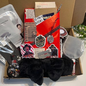 Horror Blind Date with a Book Box, Hand-Decorated Surprise Book in Different Genres with Bookish Items, Book Box with Horror-Themed Items
