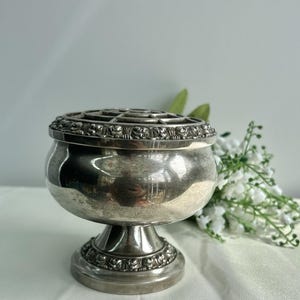 英国 アンティーク　IANTHE フラワー/ローズボウル・ベース/花器　銀メッキ Ianthe Rose Bowl - Etsy