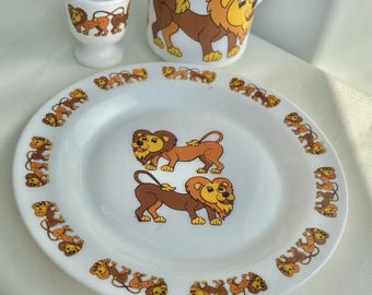 Arcopal France Lion Children’s Milk Glass Plate Mug Egg Cup Vintage Nursery