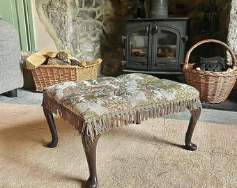 Vintage 90er Jahre Gobelin Fußschemel Gepolsterte Fußstütze mit Cabriole Beinen