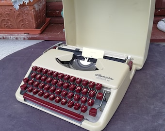 1960s typewriter Olympia Splendid 33, an original beige vintage and ultra-portable typewriter for writers