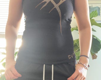camiseta desteñida estilo emo punk