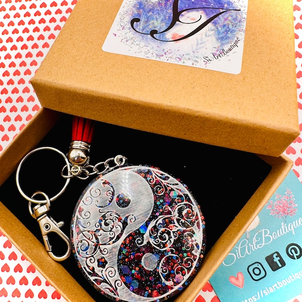 Ying and Yang Design porte-clés Fait à la main en résine, cadeau pour elle, Ying Yang Key ring gift / Yoga Friend Gifts / bijoux sac charme Retro Gift